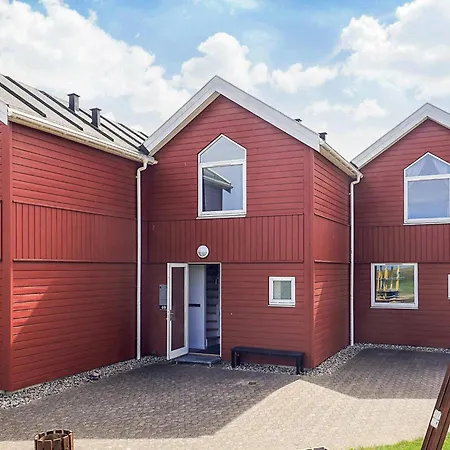 6 Person In * Hadsund