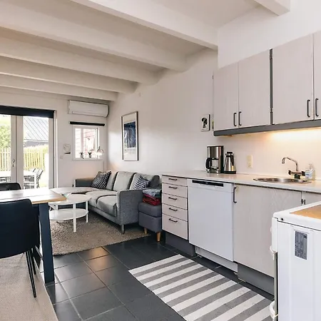 6 Person In Apartman