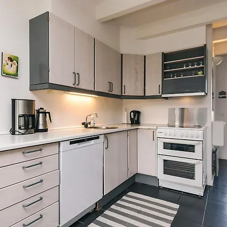 6 Person In Apartman Hadsund